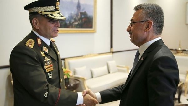 Vice President Fuat Oktay (right) welcomes Venezuelan Defense Minister Vladimir Padrino Lopez in Ankara Monday.