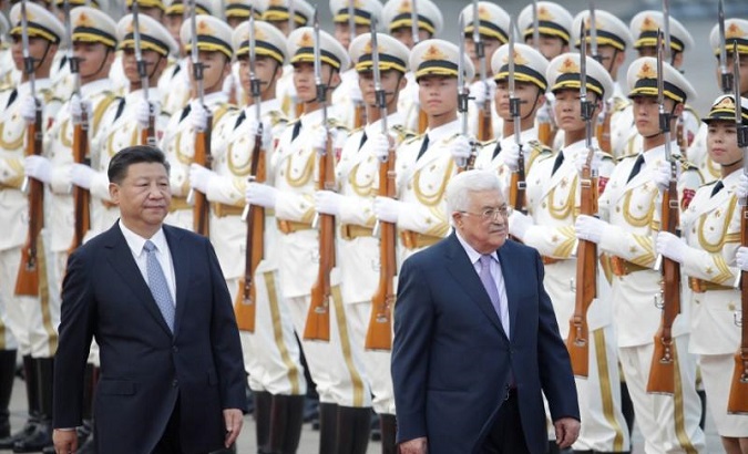 China's President Xi Jinping (L) and Palestinian President Mahmoud Abbas.