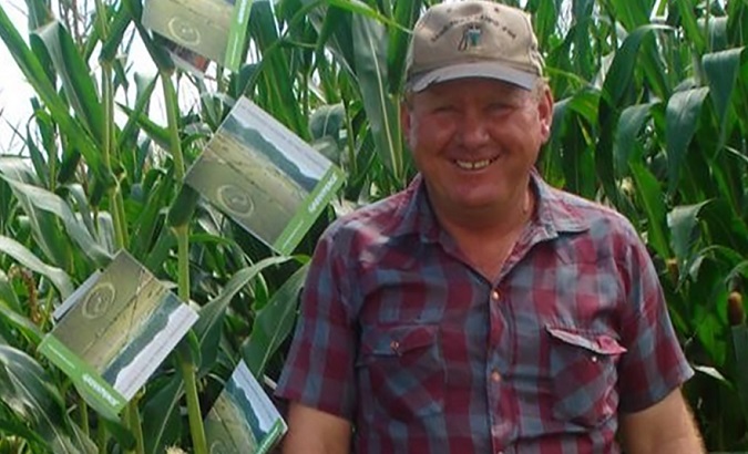 Knelsen is known in the region for his activism against bank abuses and illegal GMO crops that brought him into confrontration with Monsanto in the 1990s