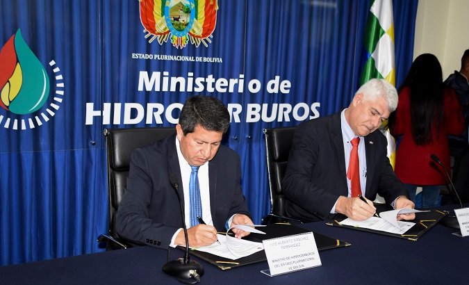 Bolivia Minister of Hydrocarbons Luis Alberto Sanchez (L) and Paraguay Minister of Public Works Arnoldo Wiens sign an agreement in La Paz, Bolivia.
