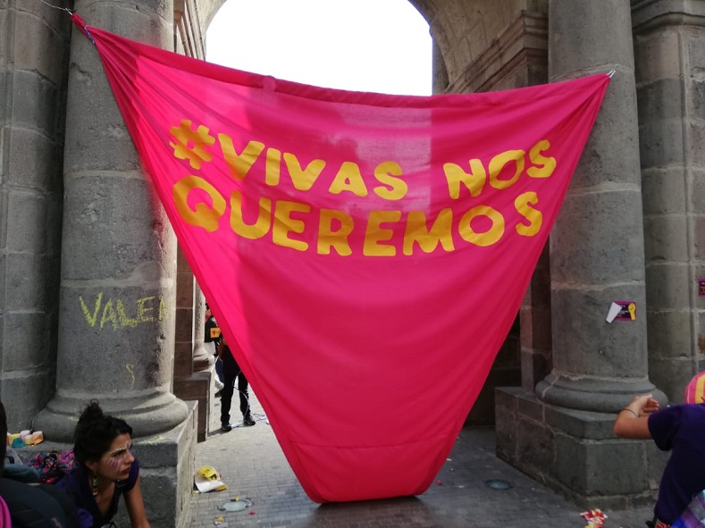 A banner reading #VivasNosQueremos (We want us alive) hanging up before a women's march through the capital.