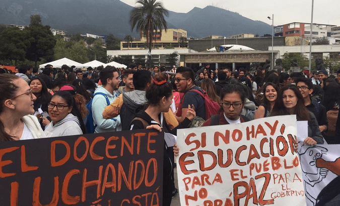 Students gathered in Ecuador's Central University to march towards the National Assembly.