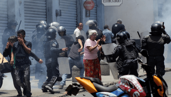 Honduran riot police crackdown on protesters during a May Day parade. May 1 2018.