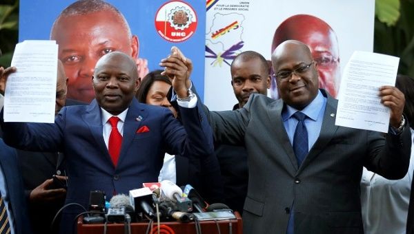 Felix Tshisekedi and Vital Kamerhe hold their pre-election agreement at a news conference in Nairobi, Kenya, Nov. 23, 2018.