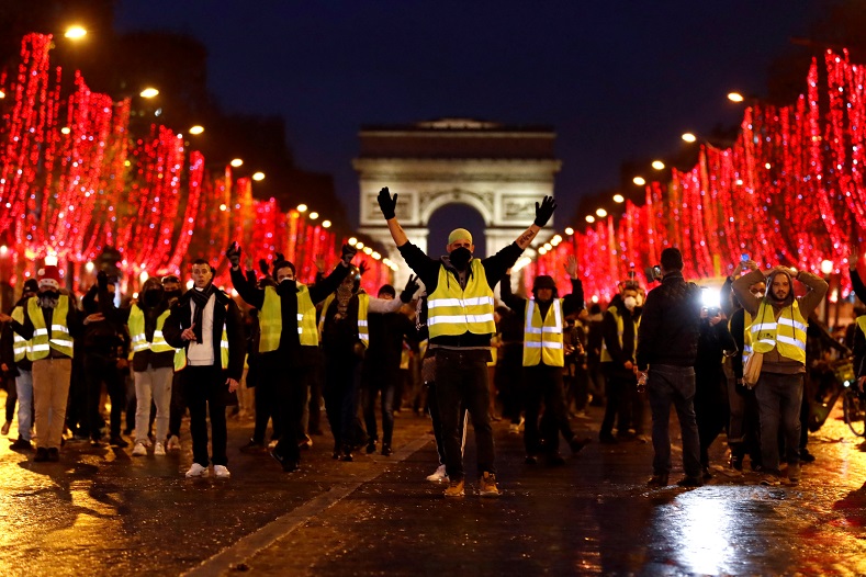 French people wearing yellow vests took over streets and roads to protest against an elitist government and pro-elite policies of the President Emmanuel Macron. This mobilization, which originated from social network messages calling for protest, was initially focused on the rejection of fuel taxes. However, the social mobilization quickly expanded to other demands such as the increase in purchasing power of the middle and lower classes and the resignation of President Macron.