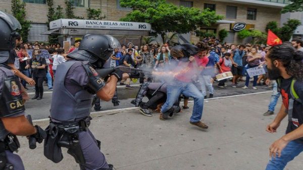 So far there have been one wounded and two people arrested during the repression of the officers of the Military Police of Sao Paulo.