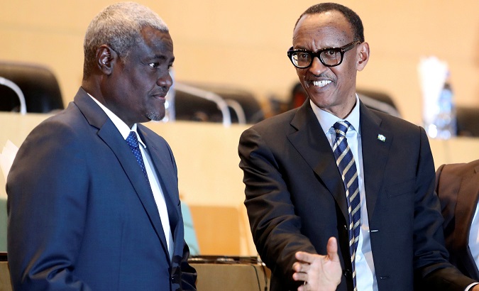 AU Chair Moussa Faki Mahamat (L) and AU President Paul Kagame interacts at a high-level meeeting in Addis Ababa, Ethiopia, Jan. 17, 2019.