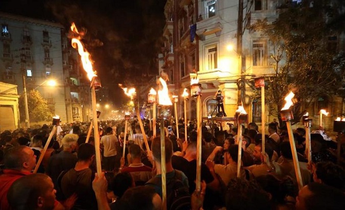 Argentines in Mar del Plata protest in the third consecutive March of the Torches against neoliberal policies of Mauricio Macri's government.