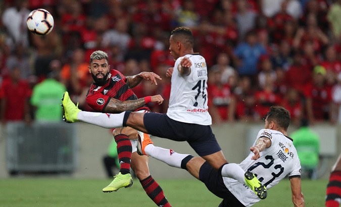 Flamengo's Gabriel Barbosa in action with Liga de Quito's Jose Quintero and Nicolas Freire.