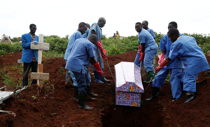 Congolese Red Cross workers carry the coffin of Congolese woman Kahambu Tulirwaho who died of Ebola, during a burial service at a cemetery in Butembo, in the DRC, March 28, 2019.