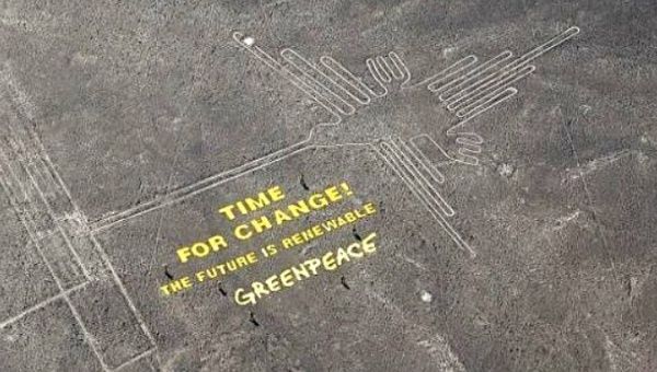 The message of mostly European Greenpeace activists raised the controversy in Peru.