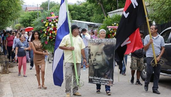 Sandinistas pay tribute to murdered union leader in Leon.