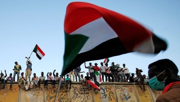 Sudanese protesters attend a demonstration in front of the Defense ministry compound in Khartoum, Sudan, May 2, 2019.