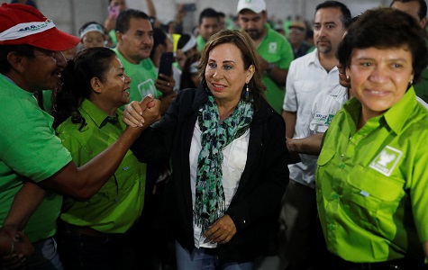 Sandra Torres, presidential candidate for the National Unity of Hope (UNE), greets to supporters during a rally, in Guatemala City