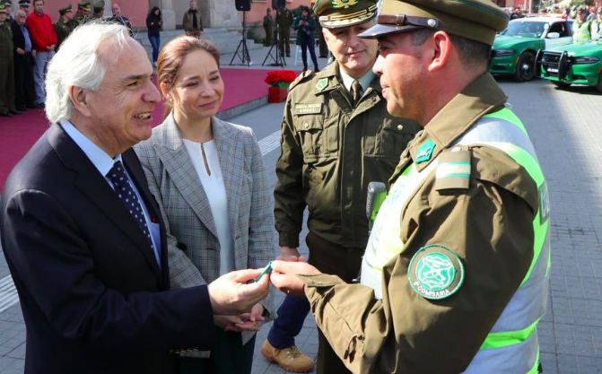 Interior Minister of Chile, Andres Chadwick (l) with Carabineros