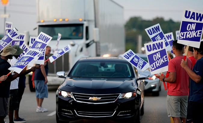 General Motors assembly workers picket outside the General Motors Bowling Green plant during the United Auto Workers (UAW) national strike in Bowling Green, Kentucky, U.S., September 17, 2019.