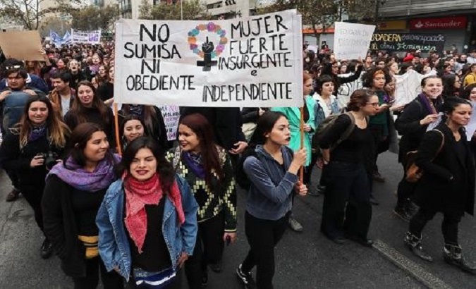 The girls taking the streets today are the daughters and granddaughters of the generations that lived under Pinochet dictatorship, influenced too by the important resistance of the second wave of the feminist movement.