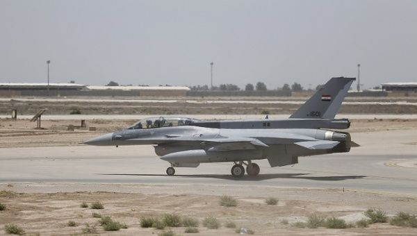 A U.S. F-16 fighter jet is seen on the tarmac if a military base in Balad, Iraq, July 20, 2015. 