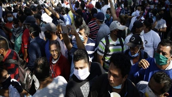 People protesting in San Salvador city, San Salvador, March 30, 2020.