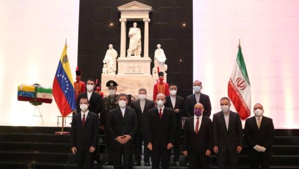 Venezuelan and Iranian officials honor Simon Bolivar at the National Pantheon. August 9, 2020.