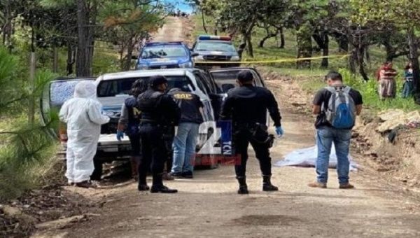 Police at the scene of the murder of the French aid worker, Guatemala, August 11, 2020.