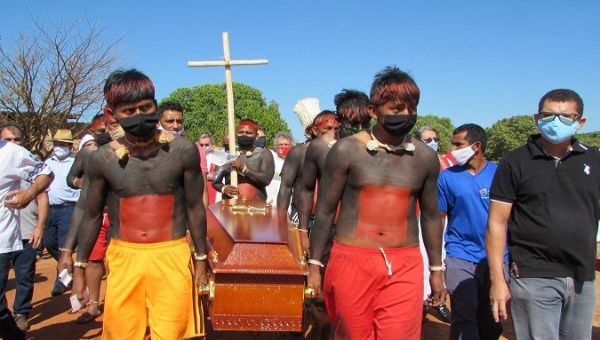 Indigenous people carry the coffin of Bishop Pere Casaldaliga  during his funeral in Sao Felix do Araguaia, in the state of Mato Grosso, Brazil. August 12, 2020.