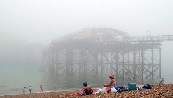 The mist on Brighton beach,August 8, 2003.