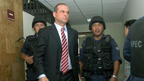 Salvatore Mancuso, former head of the United Self-Defense Forces of Colombia, arrives to court in Medellín, Colombia where he stands trial in a process seeking the demobilization of the country's paramilitary forces. May 17, 2007.