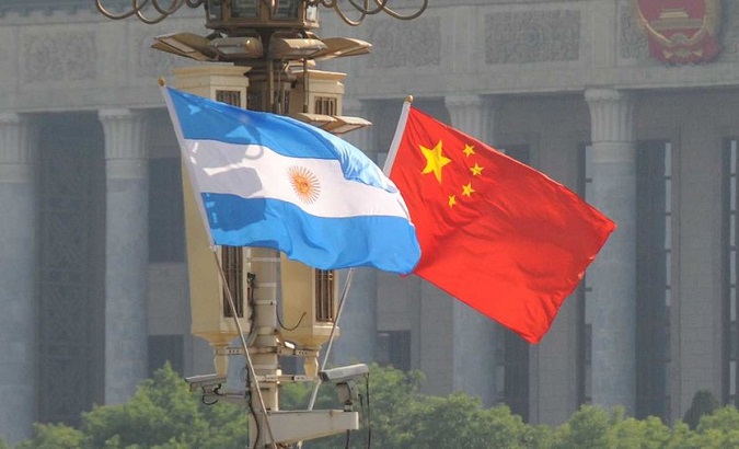 Flags of China and Argentina outside the Asian country's embassy, 2020.