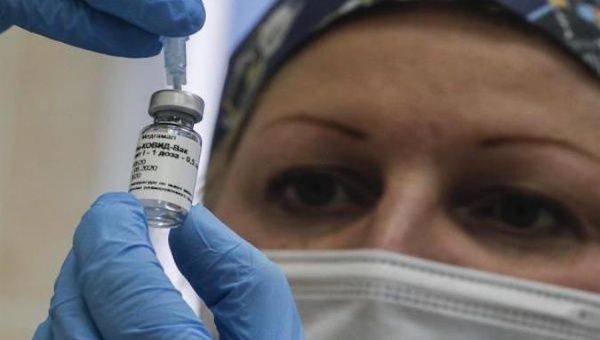 A Russian medical worker prepares a trial vaccine for a volunteer, Moscow, Russia, Sept. 17, 2020. 