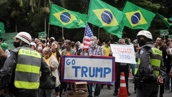 Supporters of the President of Brazil Jair Bolsonaro participate in a demonstration against the possible mandatory nature of the coronavirus vaccine today, on Paulista Avenue in Sao Paulo