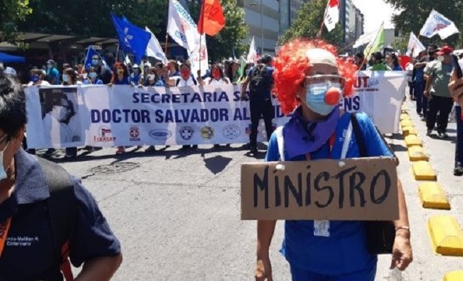 Health workers carrying out a march, Chile, Dec. 16, 2020.