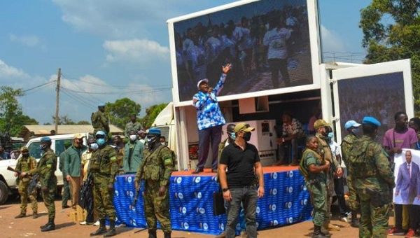 The President of Central African Republic in an electoral campaign being protected by the Rwandan Army, Dec. 2020. 
