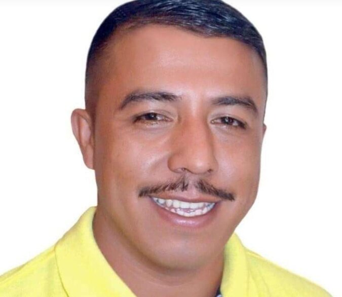 Fermiliano Meneses, councilman of the municipality of Argelia in the south of Cauca, was murdered by an armed group. The events occurred in the village of El Plateado. The armed group took him away and then killed him. He belonged to the Liberal Party.