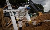 Worker digs a grave, Brazil, Jan. 27, 2021.