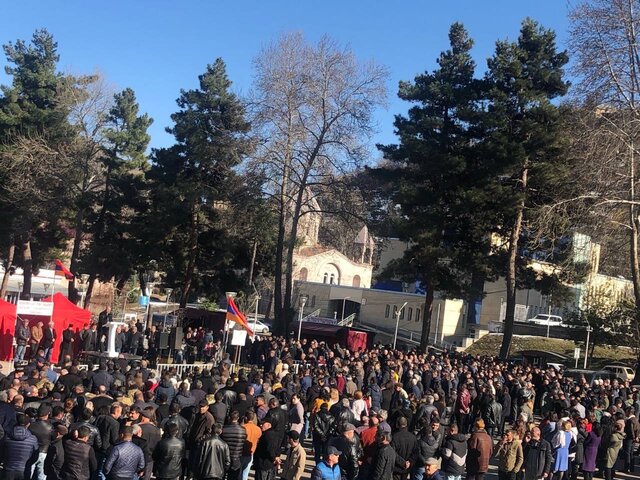 Protesters demanding Prime Minister Pashinyan's resignation in Kapan, southern Armenia.