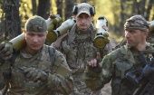 Three Ukrainian soldiers head to their positions in Luhansk, April 23, 2019.