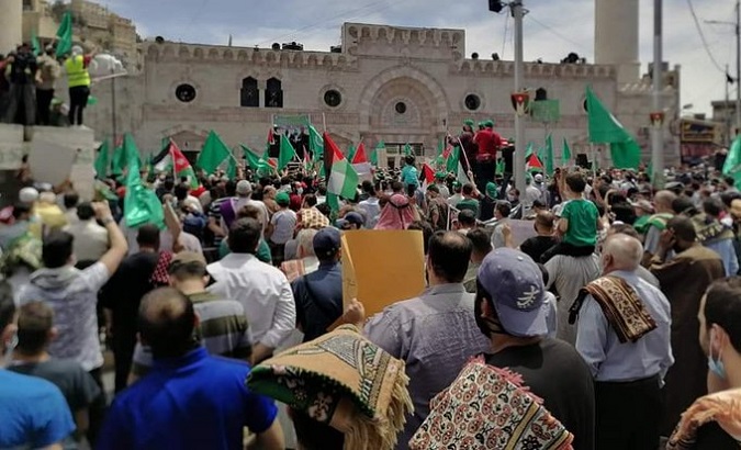 People protesting against Israeli threat of eviction in Sheikh Jarrah neighborhood, Amman, Jordan, May 7, 2021.