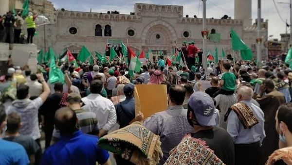 People protesting against Israeli threat of eviction in Sheikh Jarrah neighborhood, Amman, Jordan, May 7, 2021. 