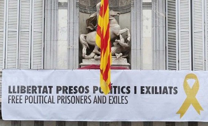 Banner in support of Catalan political prisoners.