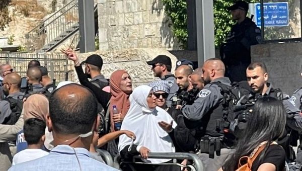 Israeli occupation forces evict Palestinians near Damascus gate, June 15, 2021.