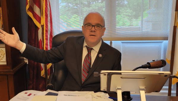 US Congressman Jim McGovern, along with a group of Democrats, are calling for the U.S. government to temporarily suspend its aid to the Colombian police forces.