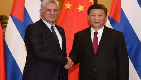 Cuba's President Miguel Diaz-Canel (L) and China's President Xi Jinping (R).
