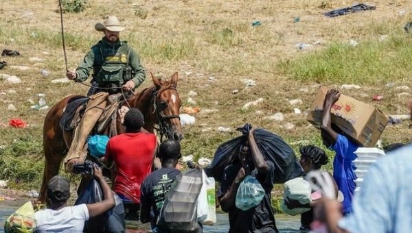 The US government has announced an investigation into the reported abuses of Haitian migrants by mounted border patrol.