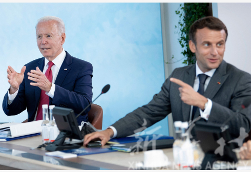 Joe Biden (L) Emmanuel Macron (R)