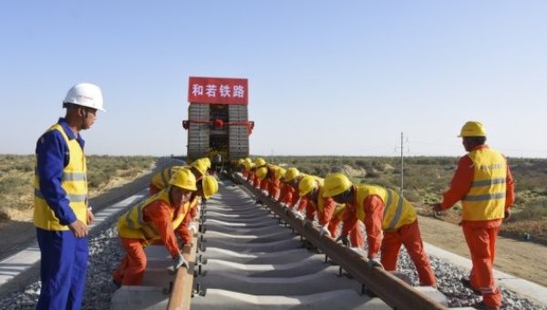 Workers prepare for the track-laying work for the Hotan-Ruoqiang Railway in northwest China's Xinjiang Uygur Autonomous Region, Sept. 27, 2021. 