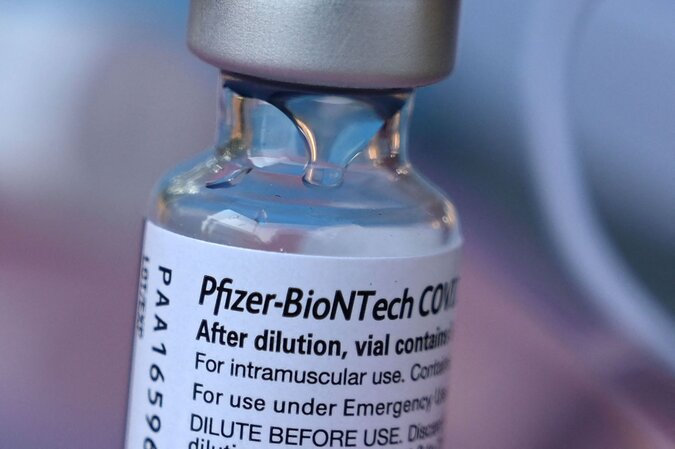 According to data from U.S. health agencies, the efficacy of the Pfizer vaccine dropped from 88% to 47% within just six months of receiving the second dose.