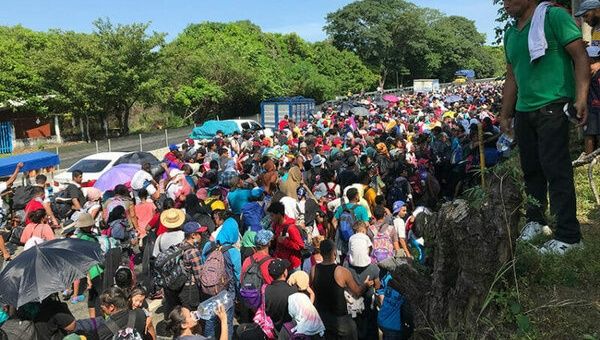 Security forces have failed to prevent a 2,000-strong migrant caravan heading north from Tapachula, Chiapas.