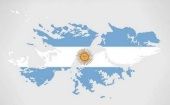 Image of the Argentine flag over the Malvinas Islands.