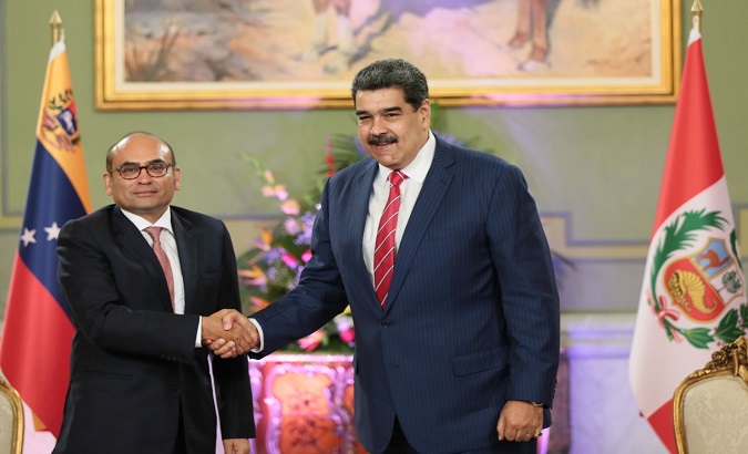 Peruvian Ambassador Librado Orozco (L) and President Nicolas Maduro (R), Caracas, Venezuela, Jan. 17, 2022.